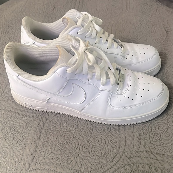 Low top white Air Force 1s - Picture 4 of 5